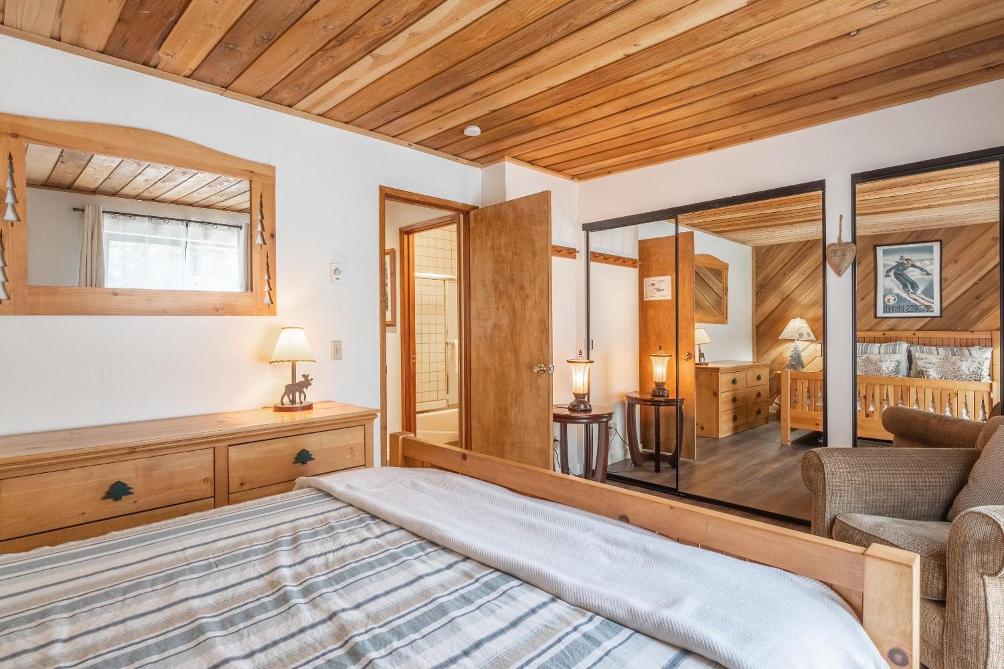 Courchevel #15 - 2 Bedroom, 2 Bathroom, Sleeps 6! Just Steps To Canyon Lodge! Mammoth Lakes