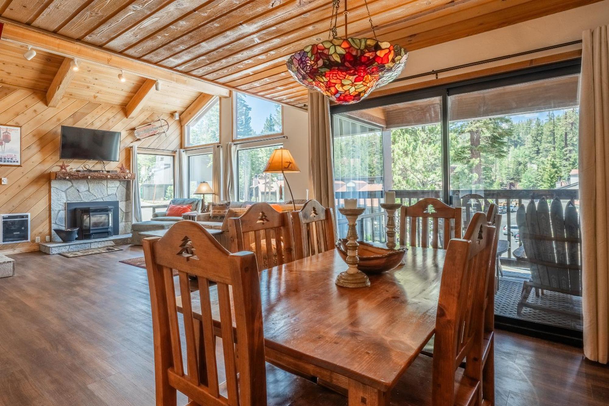 Courchevel #15 - 2 Bedroom, 2 Bathroom, Sleeps 6! Just Steps To Canyon Lodge! Hébergement de vacances Mammoth Lakes