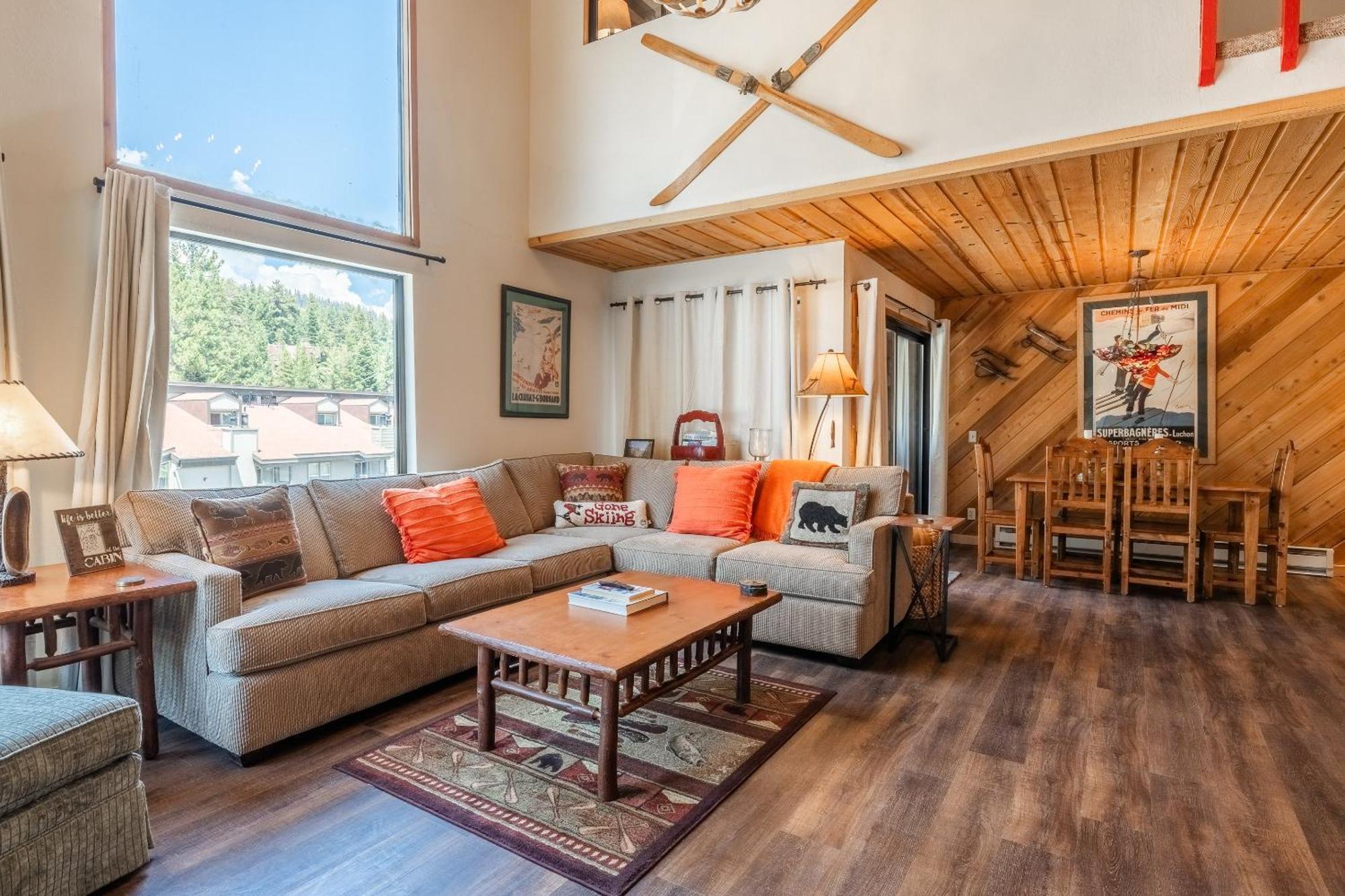 Courchevel #15 - 2 Bedroom, 2 Bathroom, Sleeps 6! Just Steps To Canyon Lodge! Hébergement de vacances