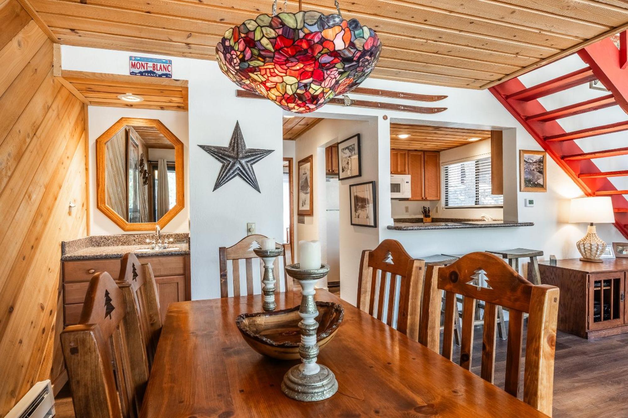 Courchevel #15 - 2 Bedroom, 2 Bathroom, Sleeps 6! Just Steps To Canyon Lodge! Hébergement de vacances