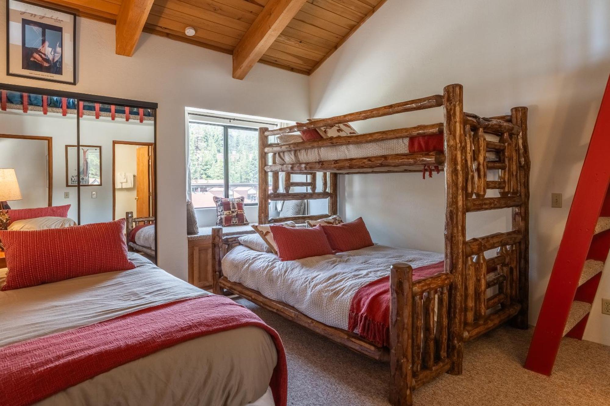 Courchevel #15 - 2 Bedroom, 2 Bathroom, Sleeps 6! Just Steps To Canyon Lodge! *